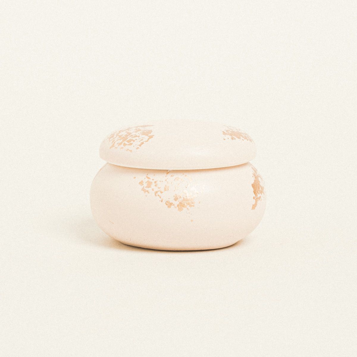 Beauty Home ΚΕΡΑΜΙΚΗ ΜΠΙΖΟΥΤΙΕΡΑ ΜΑΚΑΡΟΝ ΜΕ ΧΡΥΣΗ ΛΕΠΤΟΜΕΡΕΙΑ 6,5 x 5 cm ΜΠΕΖ/ΧΡΥΣΟ