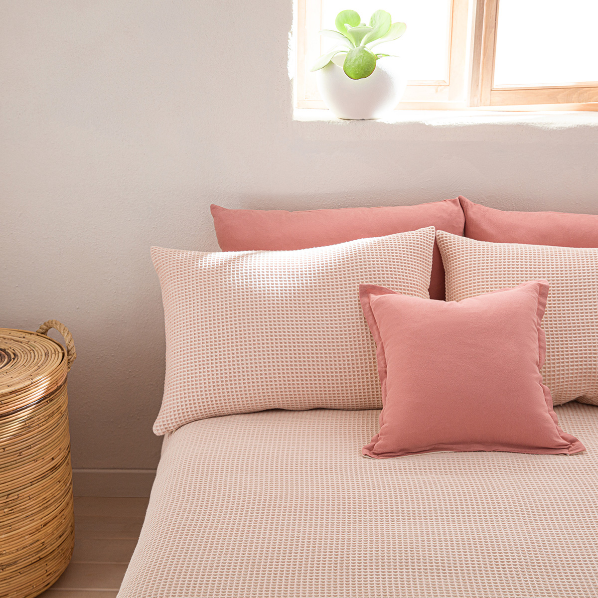 2005571170228 Μαξιλαροθήκη 50x70cm GOFIS HOME Beehive Pink Shell 571/ 17 - Image 1